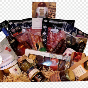 Cuatrocientos gramos de jamón 50% ibérico, chorizo de gamo picante, salchichón de ciervo, chorizo de jabalí, morcilla de ciervo, vino tinto, vino blanco,  pastas de té, caña de lomo 50% Ibérico Cebo campo, café en grano, calabacín relleno de centollo y vieiras, pimientos del piquillo rellenos de chuletón con foie, miel, paté de aceituna verde, paté de perdiz, paté de pato, melocotón en almíbar