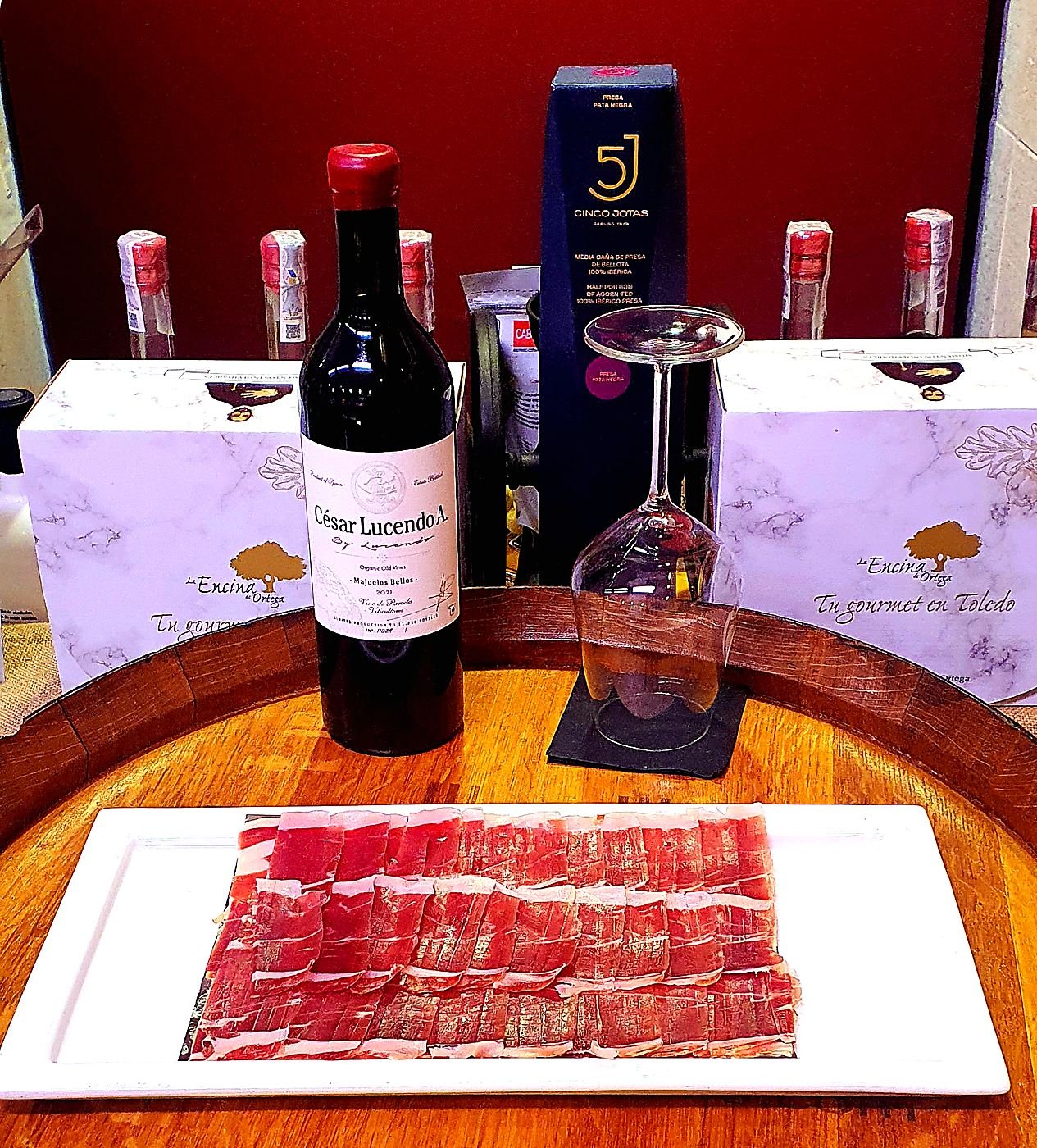 Tasting of Cinco Jotas 100% acorn-fed Iberian ham with César Lucendo wine, Toledo